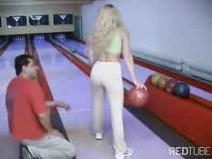 Blonde uses her bowling trainer for pleasure