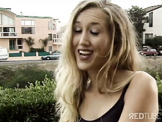 The lesbian hottie cage