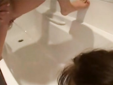 Pee girls' flat-sharing community