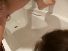 Pee girls' flat-sharing community