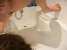 Pee girls' flat-sharing community