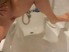 Pee girls' flat-sharing community