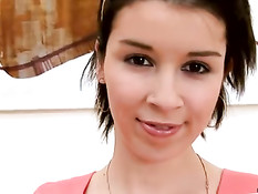 Ananova plays with her fingers