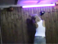 Hot babe doing a nice dance