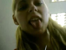 Teen girl fucking bat