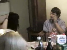 Парень трахает подружку в туалете