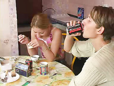 Два парня трахнули студентку