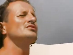 Sandy Style Goes For A Dip