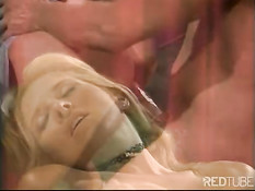 Пожилая шлюха получает удовольствие от  кунилингуса