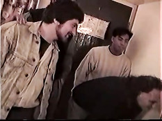 Куча парней на одну девку