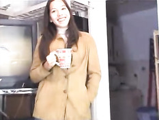 Девица из Перу делает свой первый минет