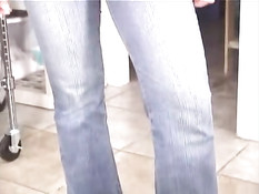 Девица из Перу делает свой первый минет