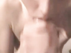 Красиво заглатывает сперму ротиком