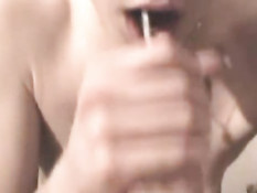 Красиво заглатывает сперму ротиком