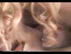 Kiwi и Lacey развлекаются с парнем