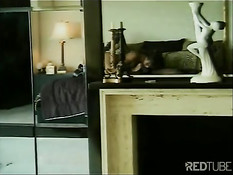 Межрасовый секс пары на кровати