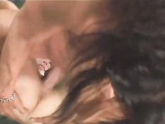 Сексуальная рыжая девчонка в действии