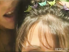 Лесбиянки ебутся у бассейна