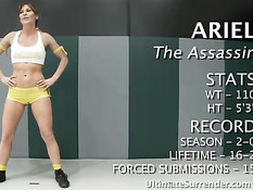 Две лесбиянки борются на ринге