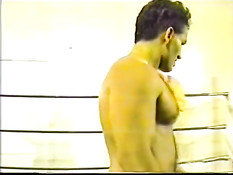 Сексуальная двух борьба парней