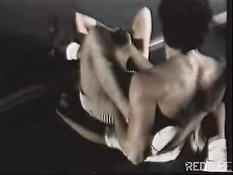 Два сексуальных мужчины борются