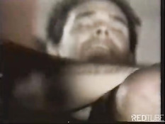 Два сексуальных мужчины борются