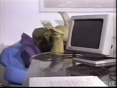 Парень показывает свою квалификацию