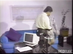 Парень показывает свою квалификацию