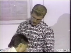 Парень показывает свою квалификацию