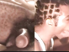 Чёрный парень сосёт член