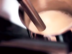 Выпила капучино и закусила его спермой