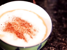 Выпила капучино и закусила его спермой