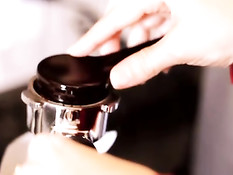 Выпила капучино и закусила его спермой