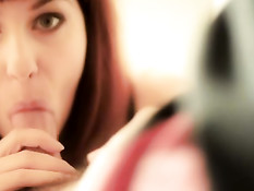 Рыженькая делает отличный минет