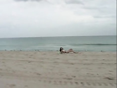 Сексуальная сука с пляжа - Hailey Young