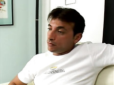 Получает во все свои глубокие отверстия