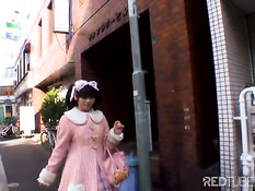 Японская девочка снята на улице и оттрахана