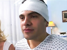 Порно в госпитале с доктором и больными