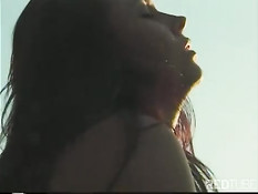 Секс на улице с пышногрудой женщиной