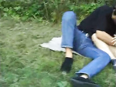 Траханье на зеленой траве