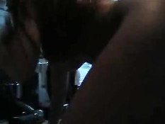 Домашняя девка показывает половые органы