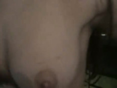 Домашняя девка показывает половые органы