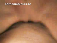 Брюнетка делает минет своему мужу