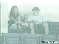 Девочка трет свою письку в публичном месте