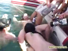 Весёлые секс игры в бассейне