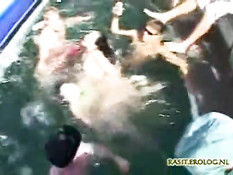 Весёлые секс игры в бассейне