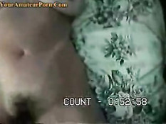 Взрослая пара занимается сексом в спальне