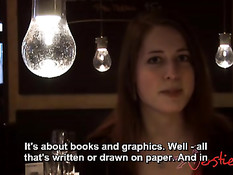 Молодая немецкая студентка раздевается за деньги