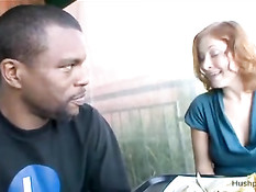 Большой черный член в сексуальной Джинджер