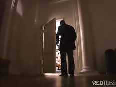 Присцилла и её возбуждённая подруга в ванной